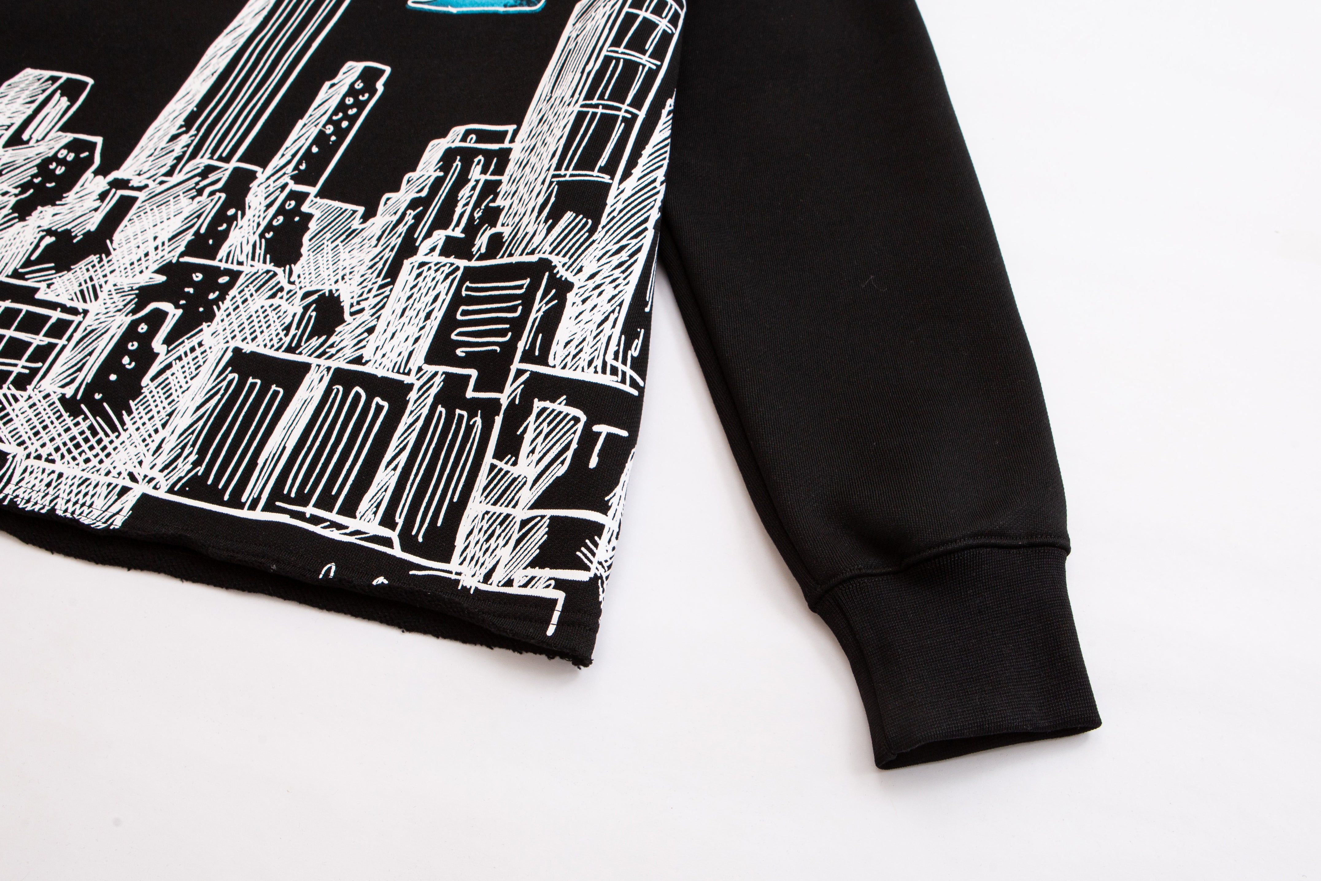 SKYLINE CREW NECK - BLACK