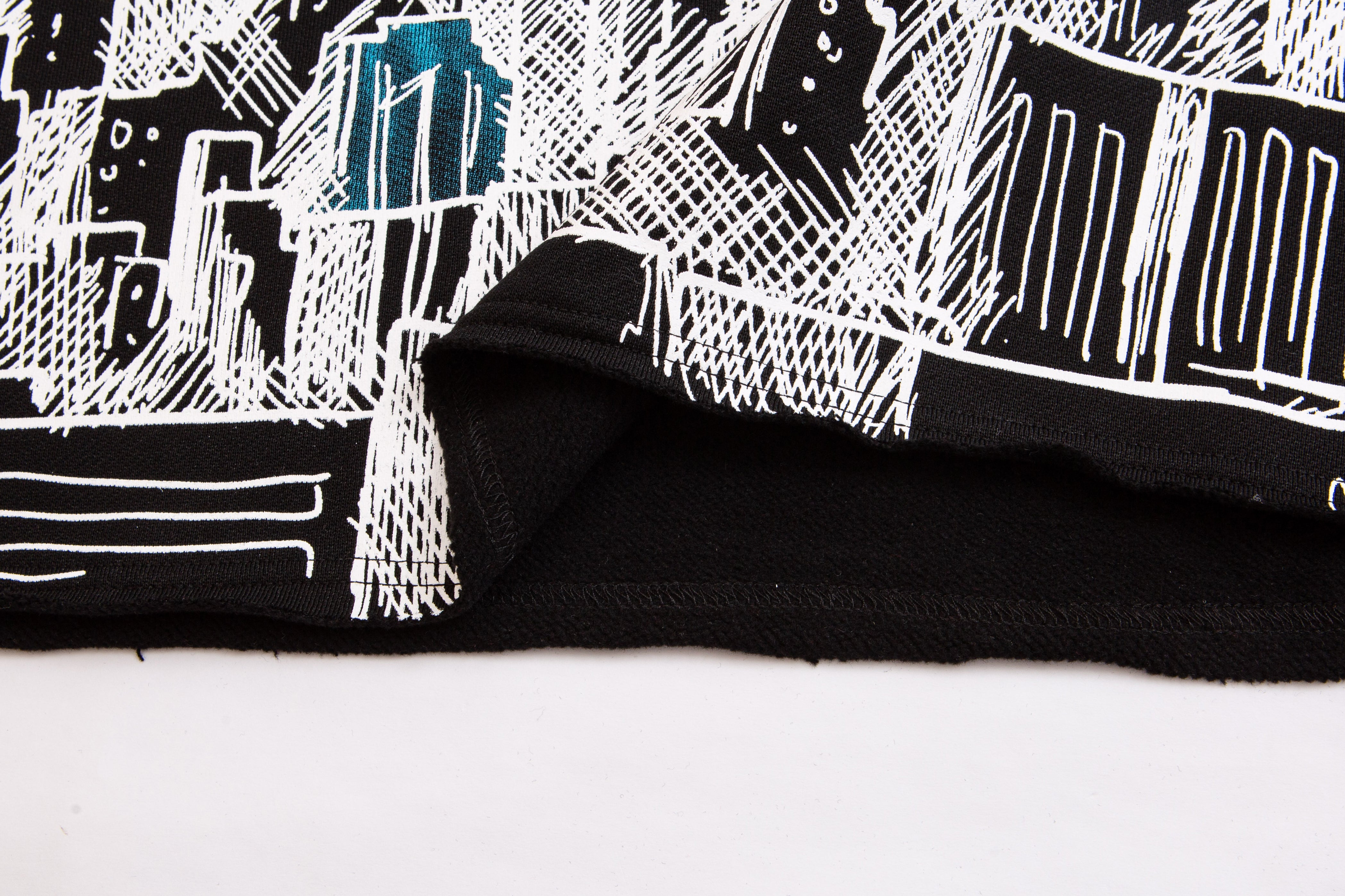 SKYLINE CREW NECK - BLACK